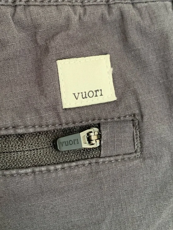 54. Size Medium VUORI Charcoal Grey Ripstop Shorts - Picture 5 of 5